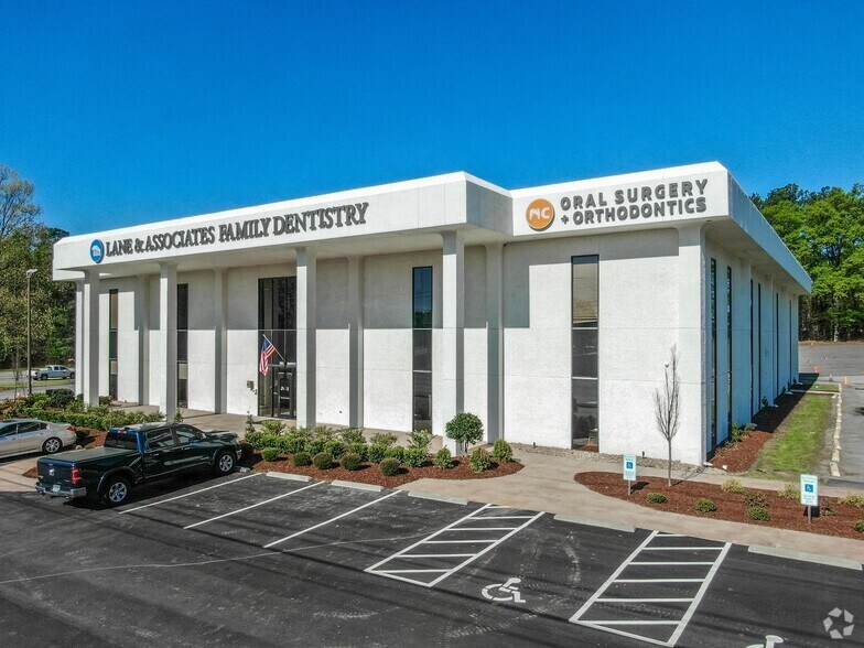 3020 S Miami Blvd, Durham, NC à louer - Photo du bâtiment - Image 1 de 2