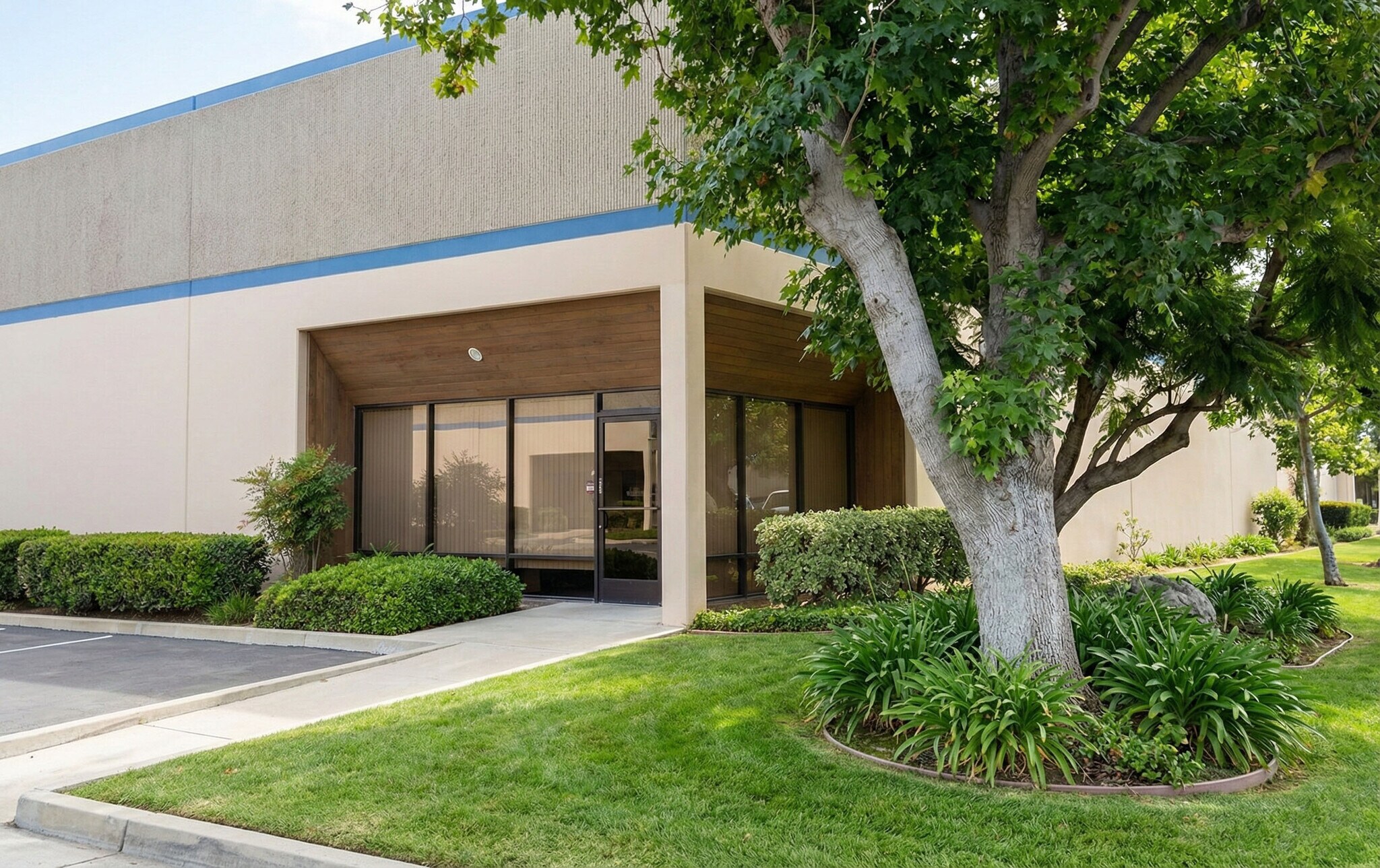 4057-4073 Calle Tesoro, Camarillo, CA for lease Interior Photo- Image 1 of 4