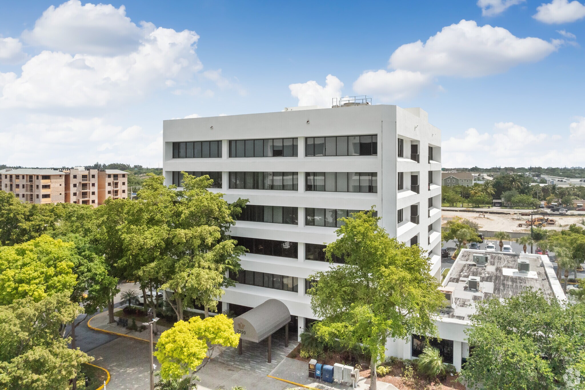 2290 10th Ave N, Lake Worth, FL à louer Photo du bâtiment- Image 1 de 12
