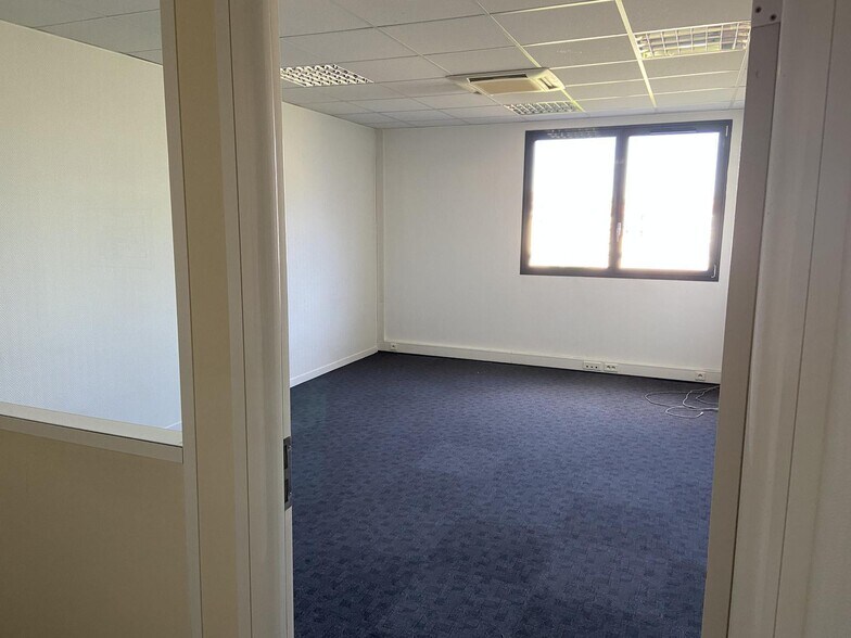 4 Rue Gaston Boyer, Reims for lease - Interior Photo - Image 2 of 8