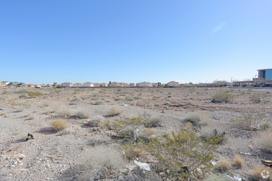 Buffalo Dr, Las Vegas, NV à vendre - Photo principale - Image 1 de 1