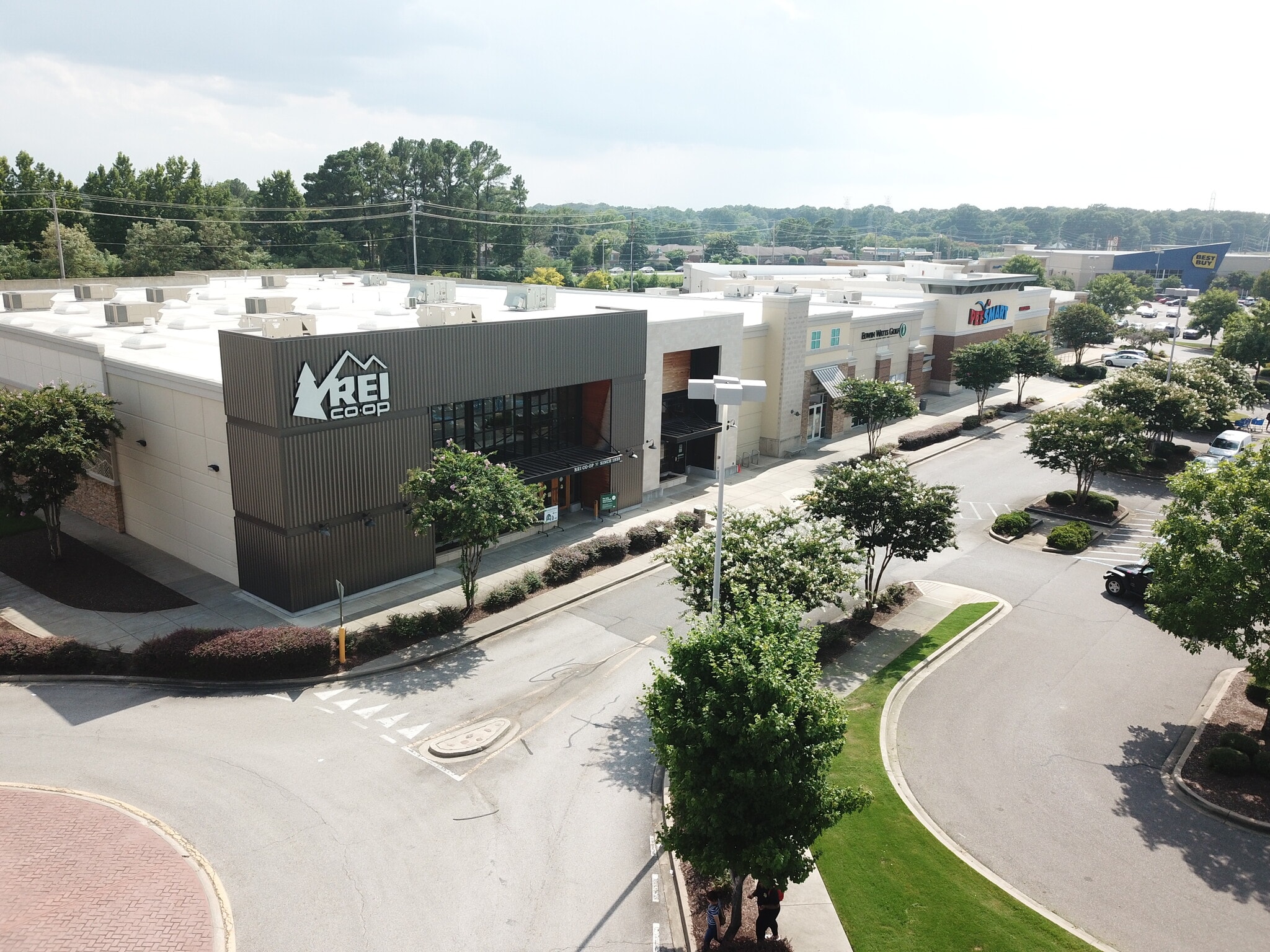 5883-5897 Poplar Ave, Memphis, TN for lease Building Photo- Image 1 of 19