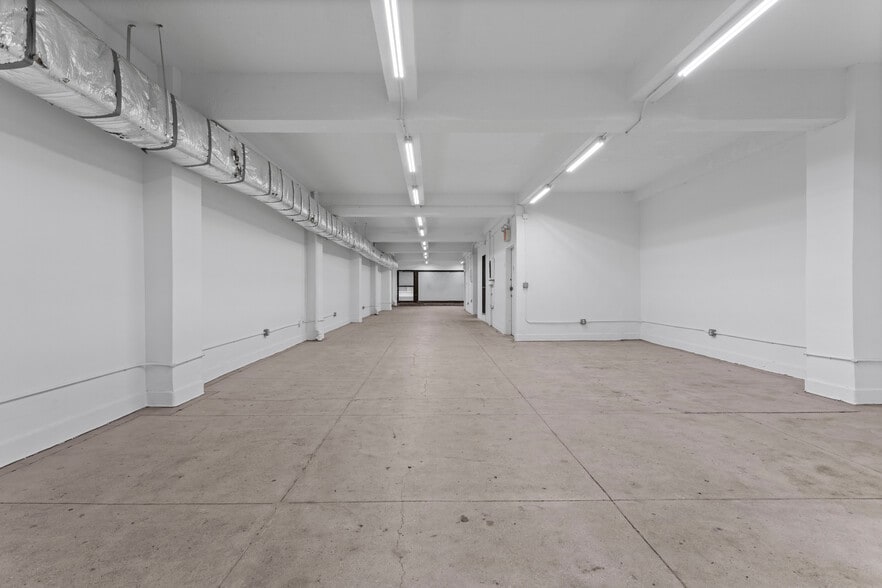 218 W 37th St, New York, NY for lease - Interior Photo - Image 3 of 4