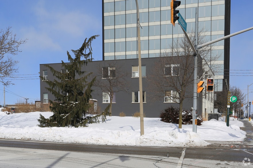 22 Water St S, Kitchener, ON à louer - Photo du bâtiment - Image 2 de 6