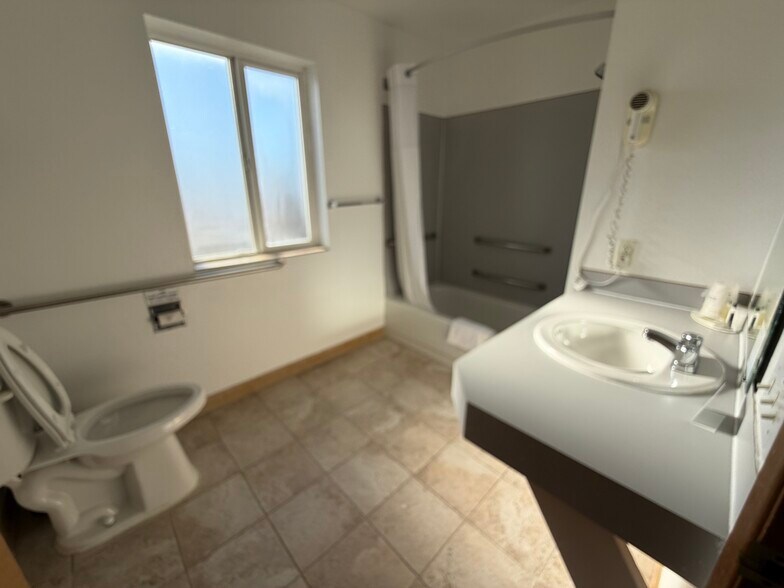 9016 Aurora Ave N, Seattle, WA à vendre - Photo du bâtiment - Image 2 de 12