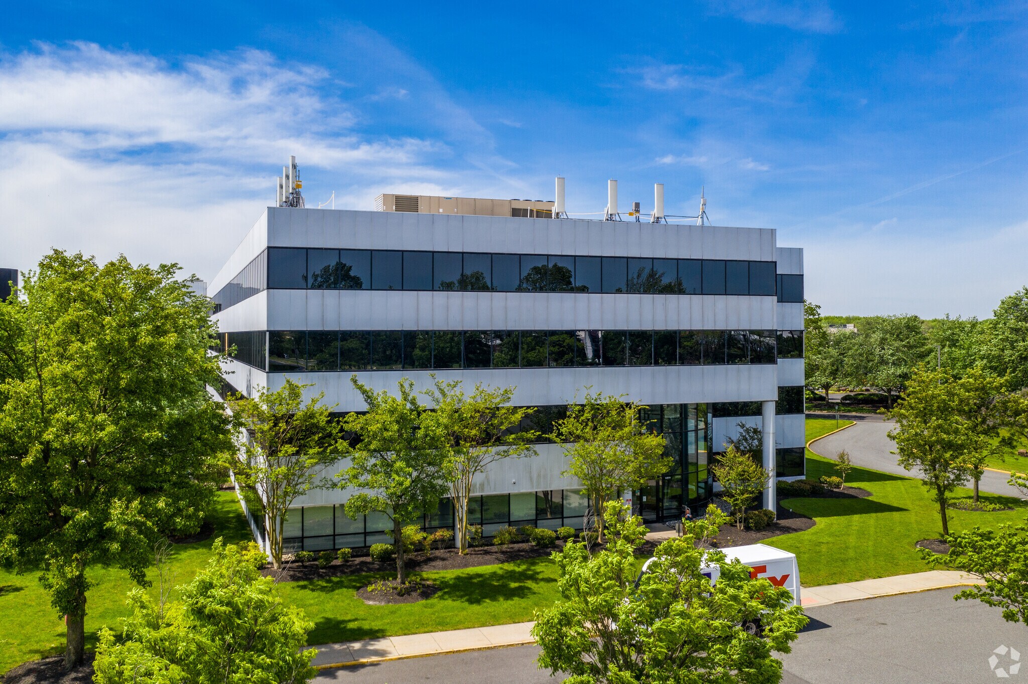 2000 Midlantic Dr, Mount Laurel, NJ à louer Photo principale- Image 1 de 4