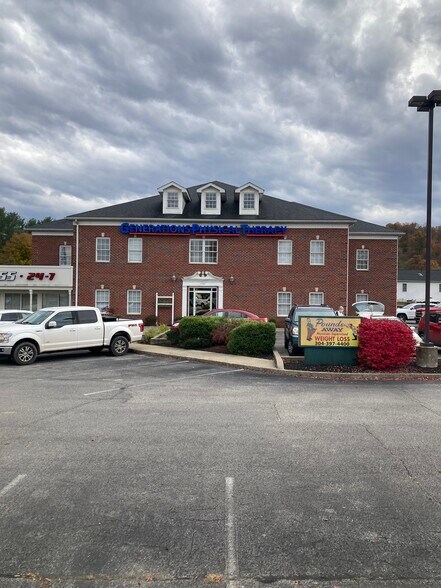 3705 Teays Valley Rd, Hurricane, WV à louer - Photo principale - Image 1 de 9