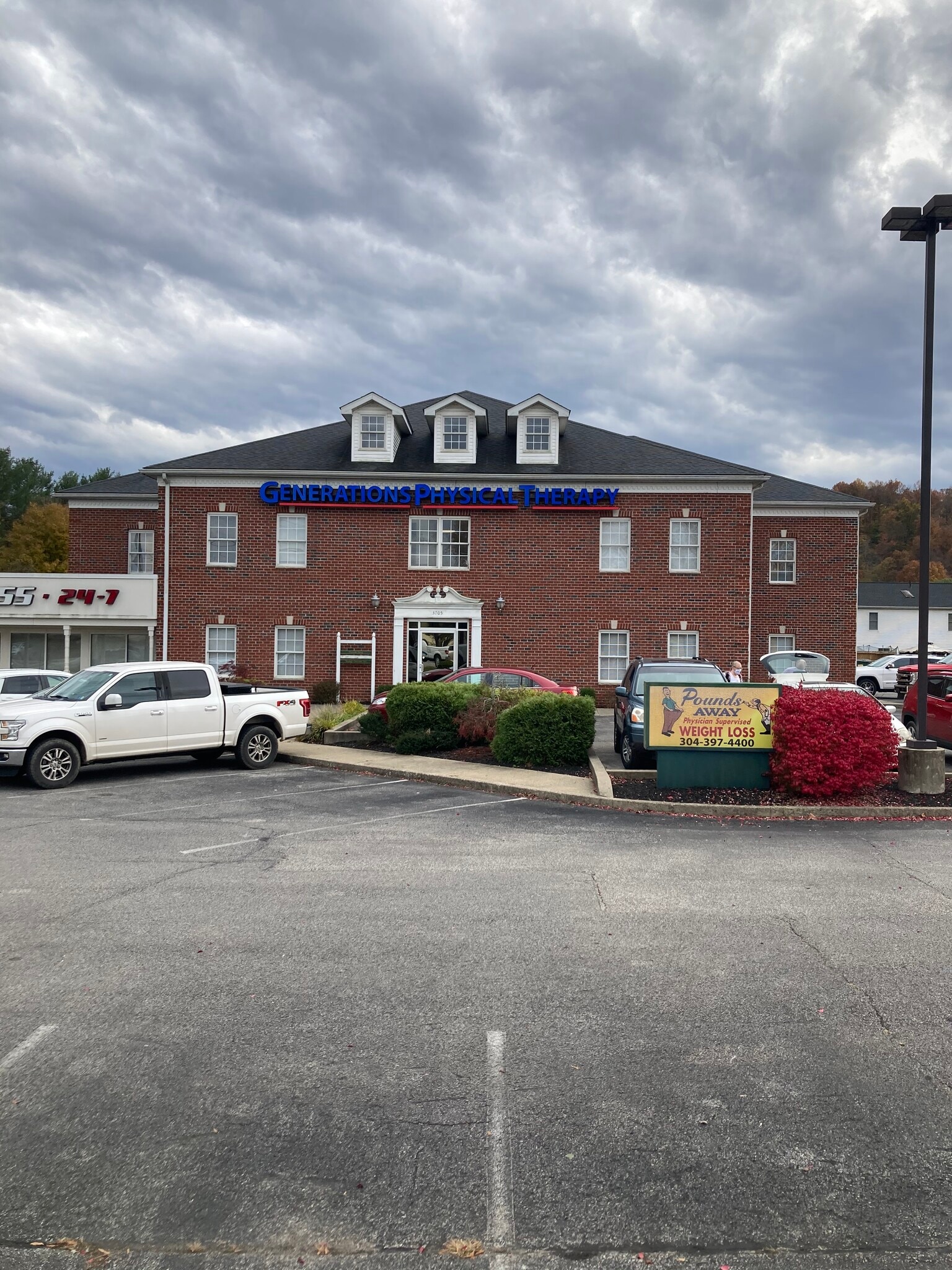 3705 Teays Valley Rd, Hurricane, WV for lease Primary Photo- Image 1 of 10