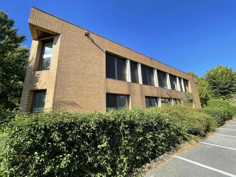 Bureau dans Torcy à louer - Photo du bâtiment - Image 2 de 8