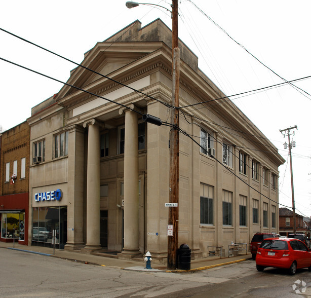 2-4 Main St, Clendenin, WV à vendre - Photo principale - Image 1 de 1