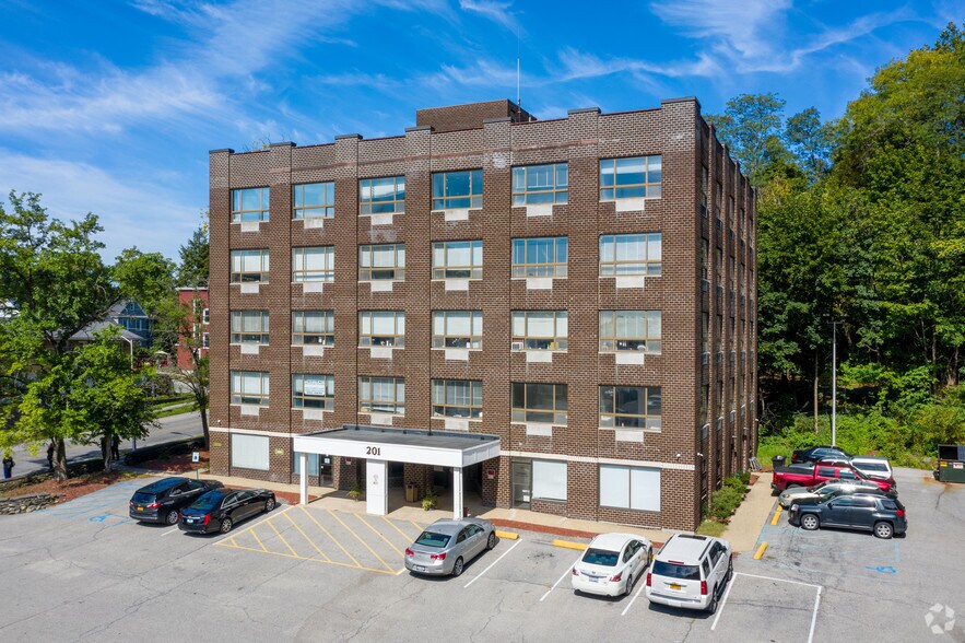 201 South Ave, Poughkeepsie, NY à louer - Photo du bâtiment - Image 1 de 8