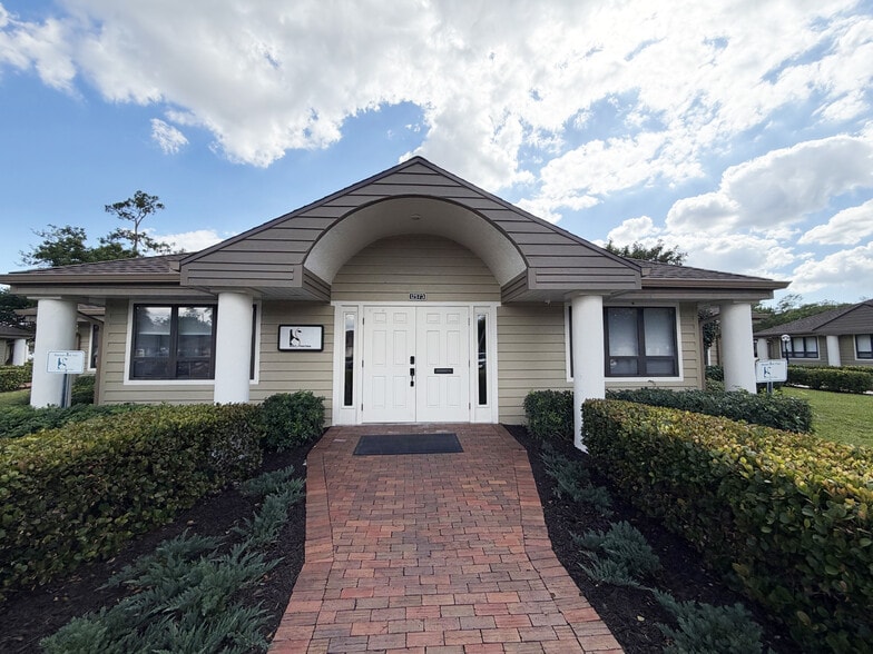 12573 New Brittany Blvd, Fort Myers, FL à vendre - Photo du bâtiment - Image 2 de 6