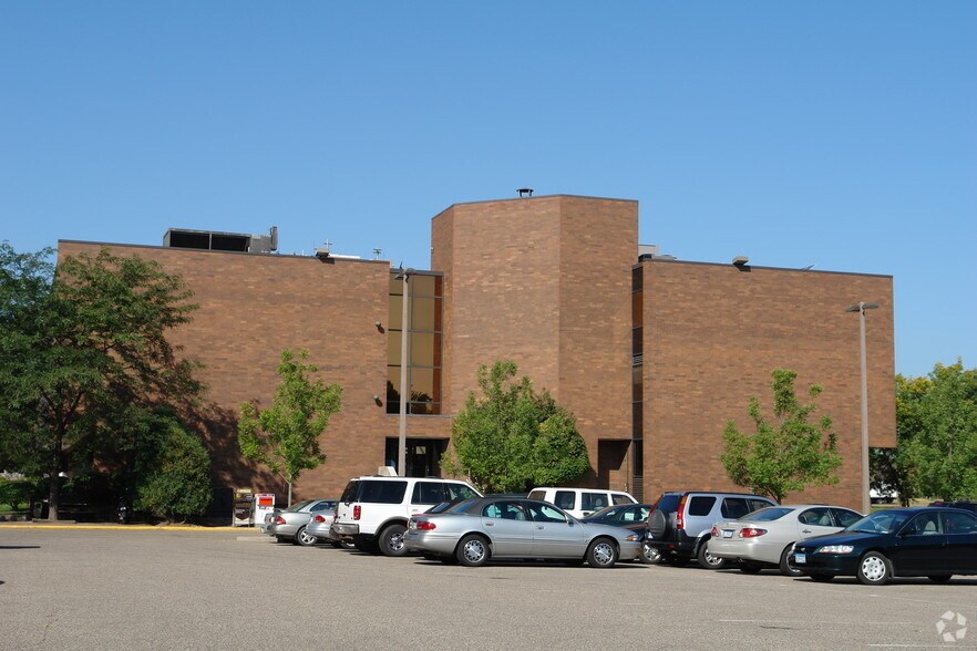 7101 York Ave S, Edina, MN à louer - Photo du bâtiment - Image 3 de 8
