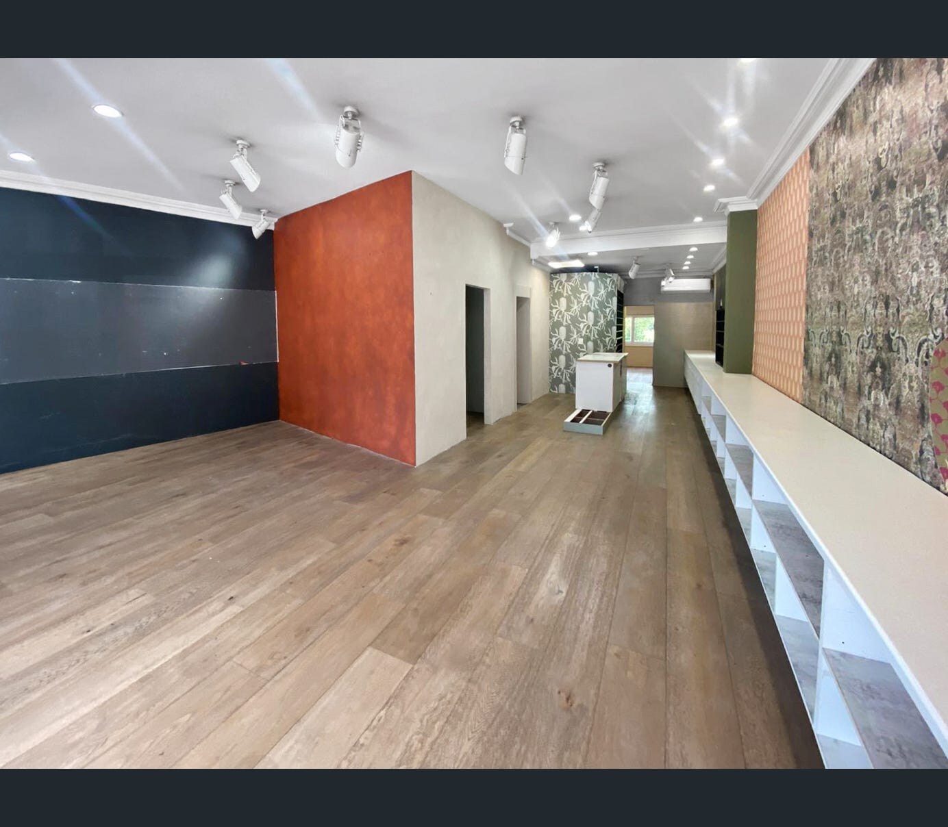 590 Willoughby Rd, Willoughby for lease Interior Photo- Image 1 of 5