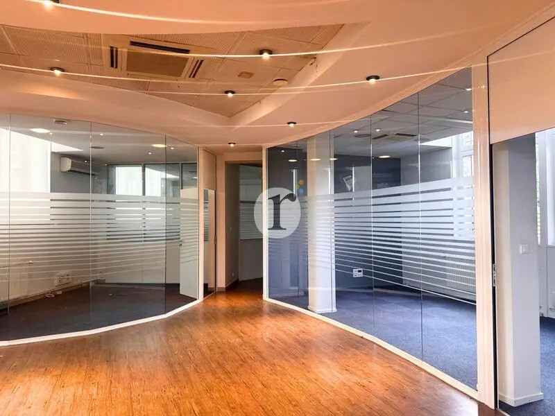 Retail in Lambersart for lease Interior Photo- Image 1 of 6