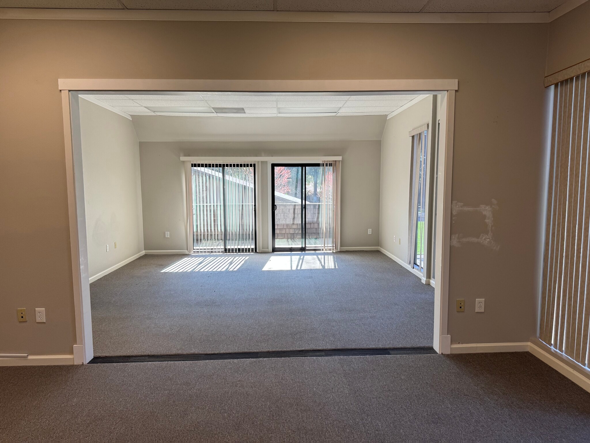 3415 American River Dr, Sacramento, CA for lease Interior Photo- Image 1 of 3