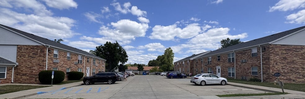 1100 W Mill St, Summitville, IN for sale - Building Photo - Image 1 of 8
