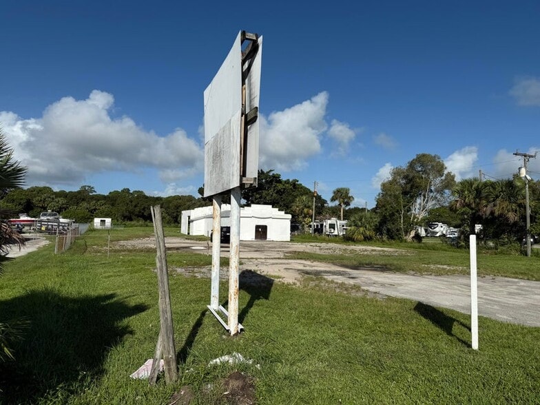 4651 S Us-1 Hwy, Fort Pierce, FL for sale - Building Photo - Image 3 of 4