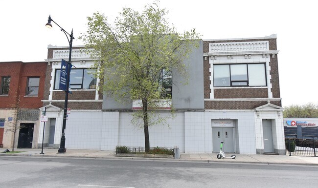 Plus de détails pour 3327 W Fullerton Ave, Chicago, IL - Spécialité à vendre
