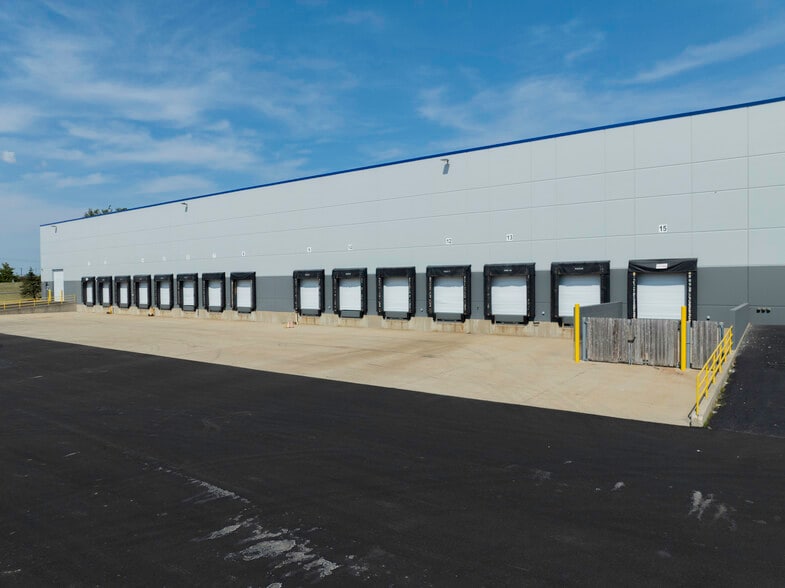 7979 W 183rd St, Tinley Park, IL à louer - Photo du bâtiment - Image 3 de 4