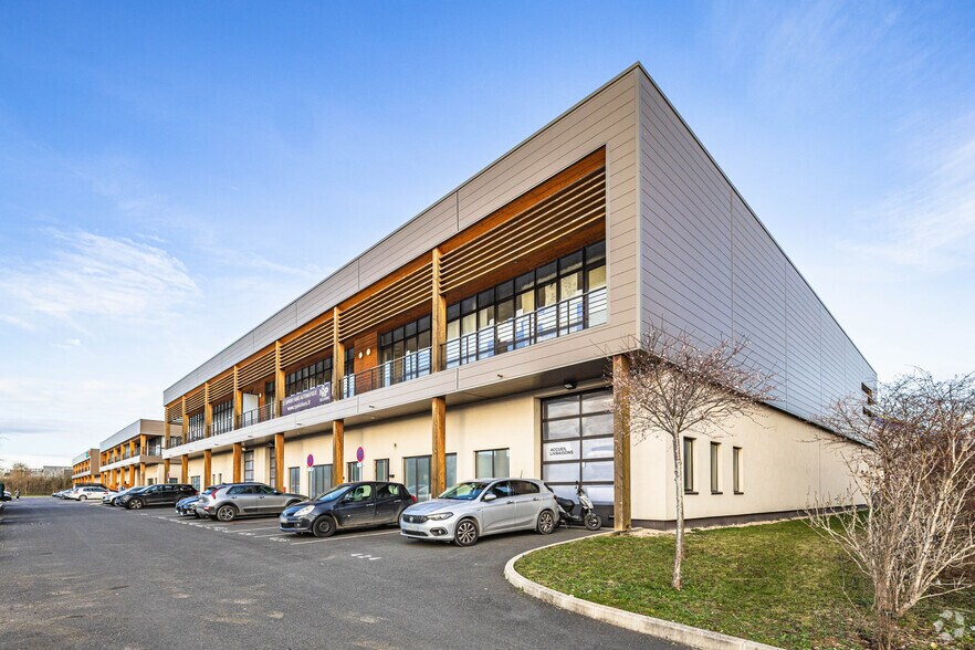 8 Rue De Lamirault, Collégien for lease - Building Photo - Image 2 of 2