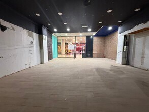 Retail in Madrid, Madrid for lease Interior Photo- Image 2 of 6