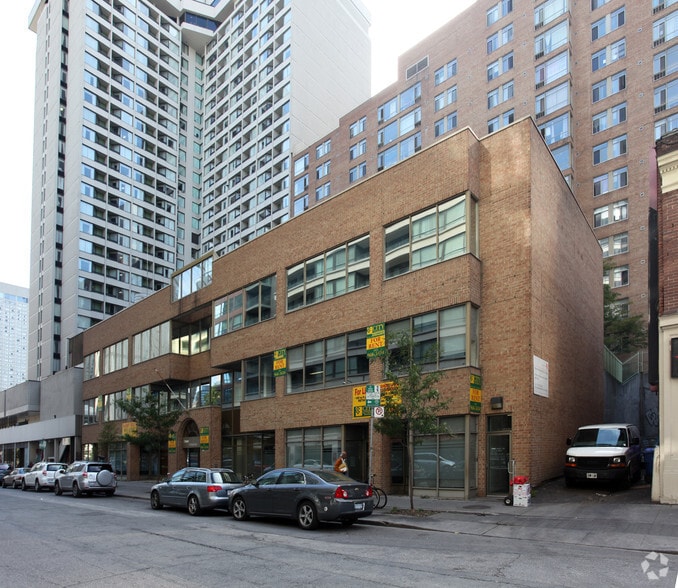 112 Elizabeth St, Toronto, ON for sale - Primary Photo - Image 1 of 1