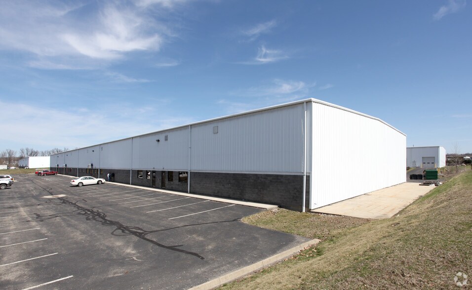 6717-6741 Commerce Court Dr, Blacklick, OH for lease - Building Photo - Image 1 of 8