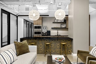 10940 Wilshire Blvd, Los Angeles, CA for lease Interior Photo- Image 2 of 8