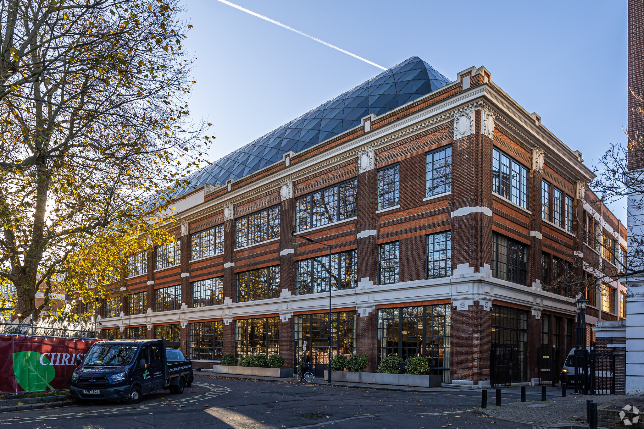 184 Shepherds Bush Rd, London for lease Primary Photo- Image 1 of 5