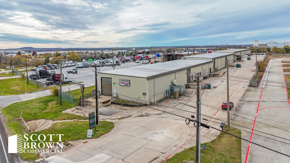 1512 I-35 W, Denton, TX à louer - Photo du bâtiment - Image 2 de 22