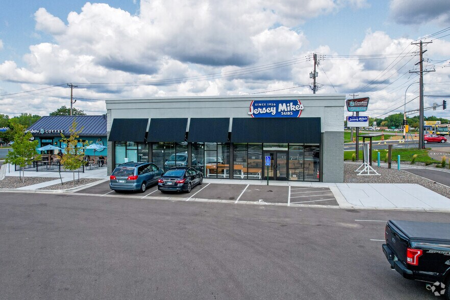 8094 University Ave NE, Fridley, MN à louer - Photo du bâtiment - Image 3 de 5