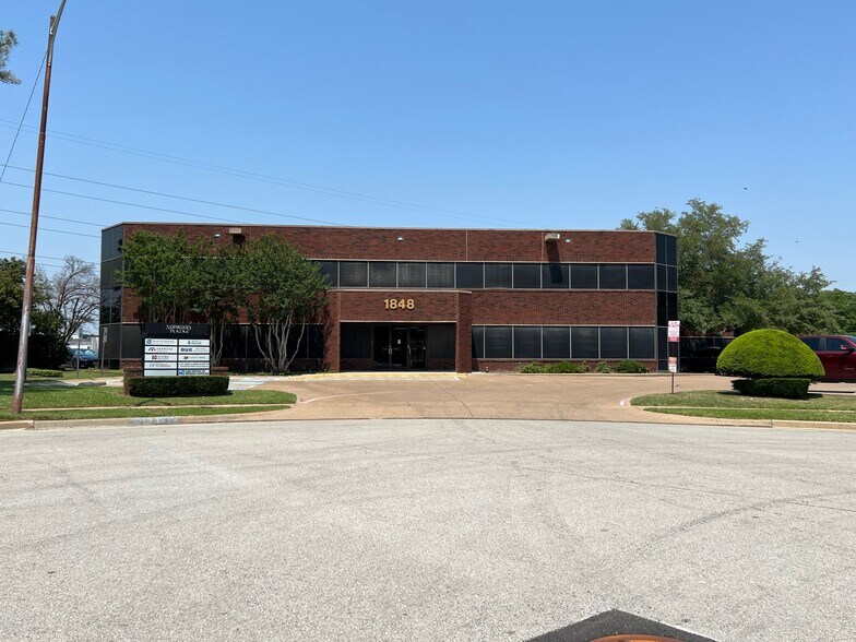 1848 Norwood Plz, Hurst, TX à louer - Photo du bâtiment - Image 1 de 11