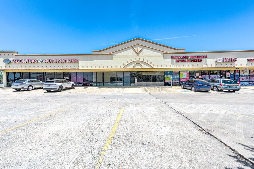 8530 S Braeswood Blvd, Houston, TX à louer - Photo du bâtiment - Image 2 de 50