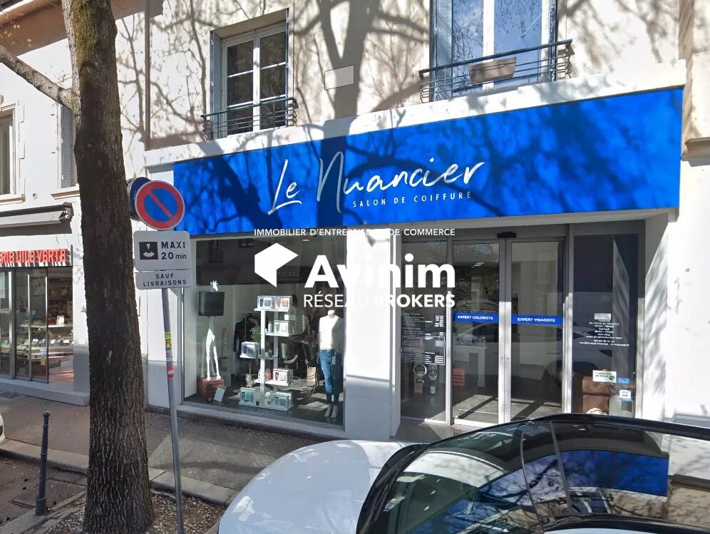 Retail in Grenoble for lease Building Photo- Image 1 of 3
