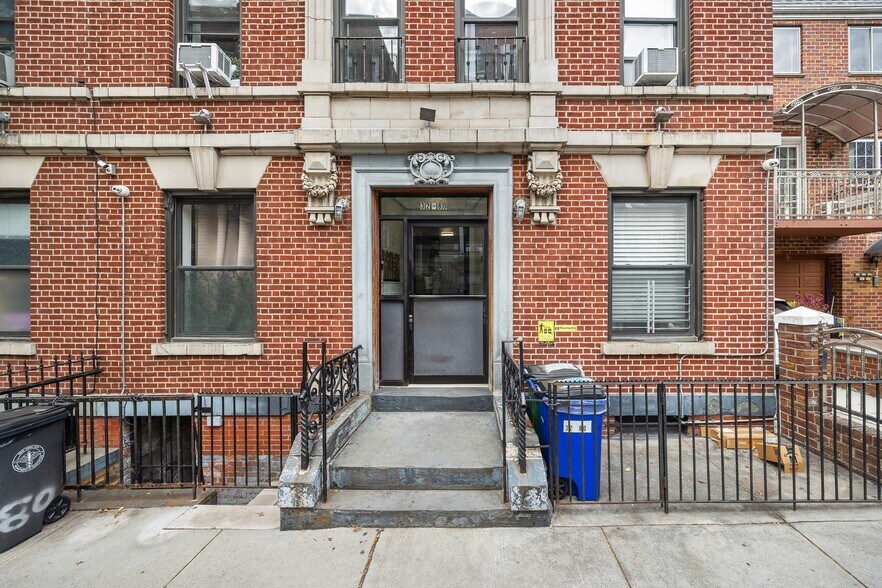 3280 30th St, Astoria, NY à vendre - Photo du bâtiment - Image 2 de 9