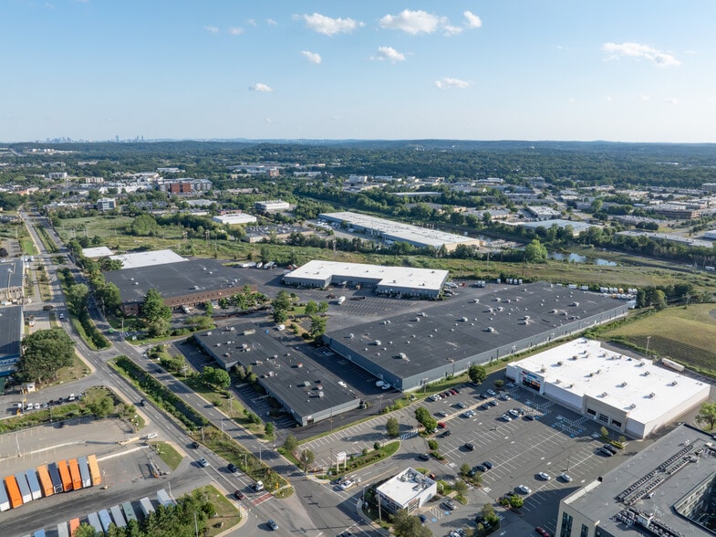 96 Commerce Way, Woburn, MA for lease - Building Photo - Image 2 of 5