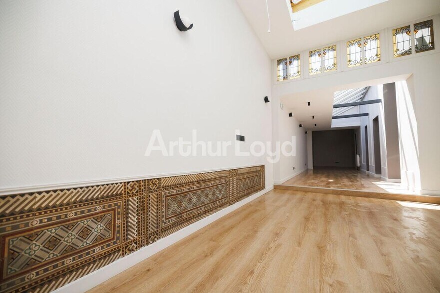 21 Rue Jacquemars Gielée, Lille for lease - Interior Photo - Image 2 of 7