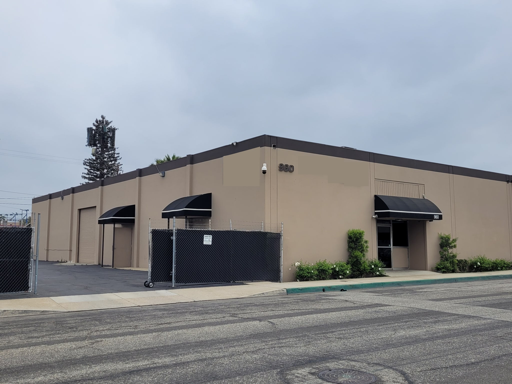 954-960 W Brooks St, Ontario, CA for lease Primary Photo- Image 1 of 11