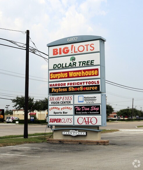 6870 Spencer Hwy, Pasadena, TX à louer - Photo du bâtiment - Image 2 de 7