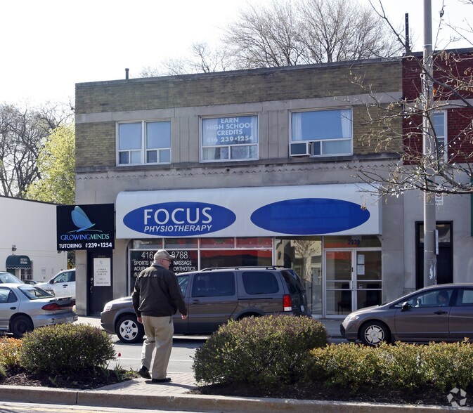 2939 Bloor St W, Toronto, ON à louer - Photo du bâtiment - Image 2 de 2