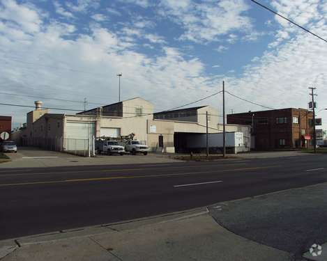 3800-3900 Brookpark Rd, Cleveland, OH for lease - Building Photo - Image 1 of 3