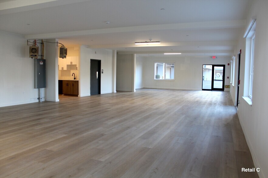 821 E Main St, Stamford, CT for lease - Interior Photo - Image 2 of 14