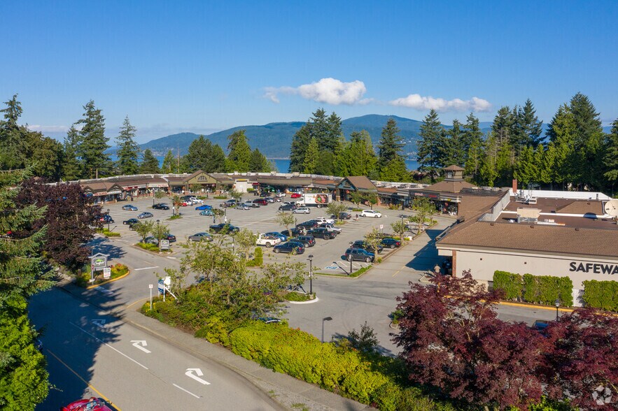5303-5385 Headland Dr, West Vancouver, BC à louer - Photo du bâtiment - Image 2 de 4