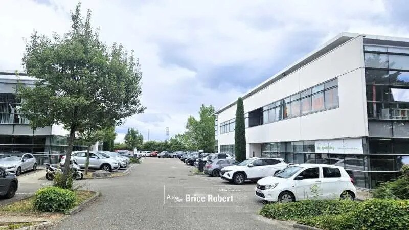 Office in Dardilly for lease - Building Photo - Image 1 of 9