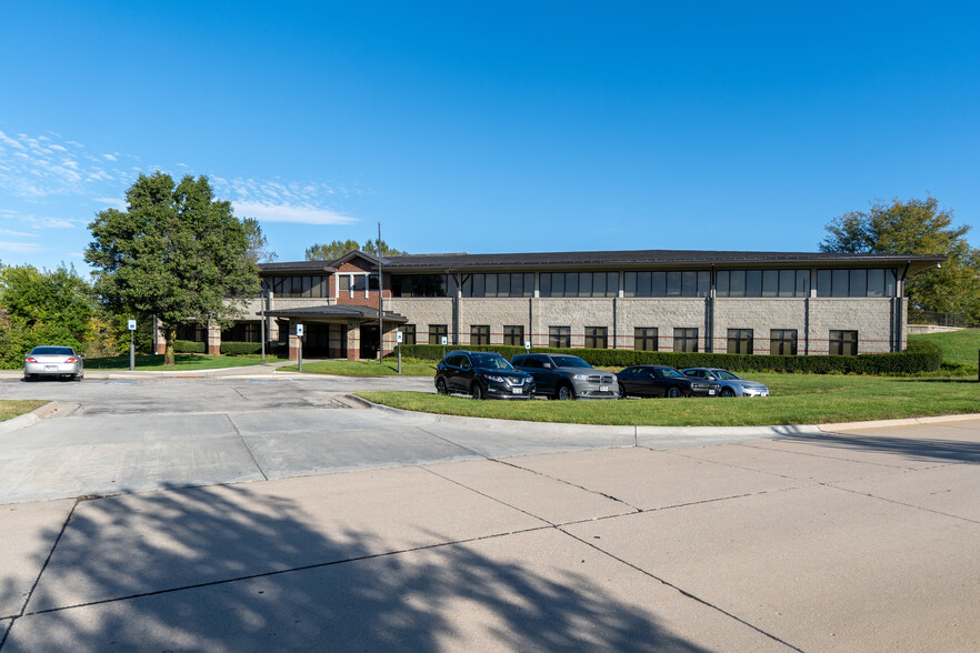 7200 World Communications Dr, Omaha, NE for sale - Building Photo - Image 1 of 1