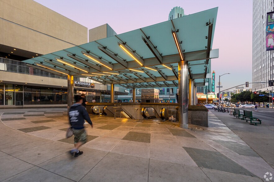 3785 Wilshire Blvd, Los Angeles, CA à louer - Photo du bâtiment - Image 3 de 4