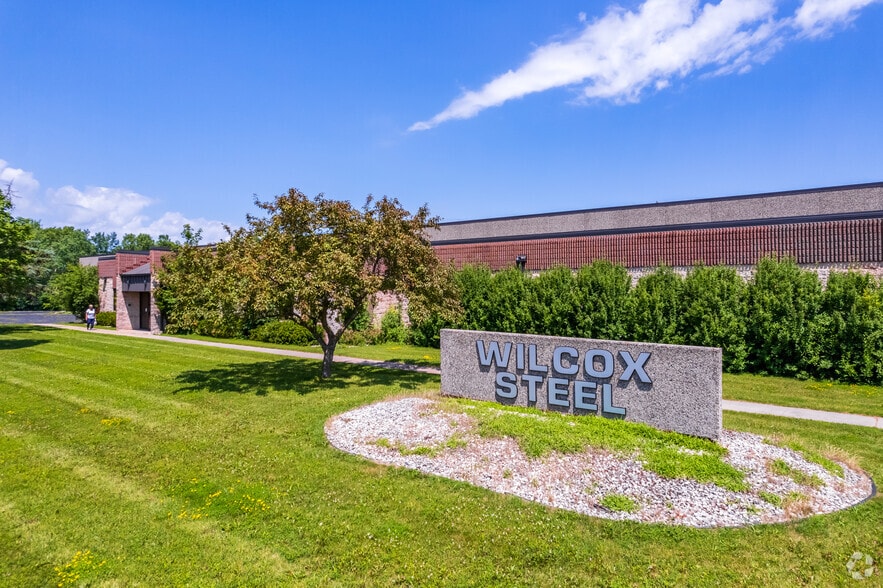 1240 Contract Dr, Ashwaubenon, WI for lease - Building Photo - Image 2 of 7