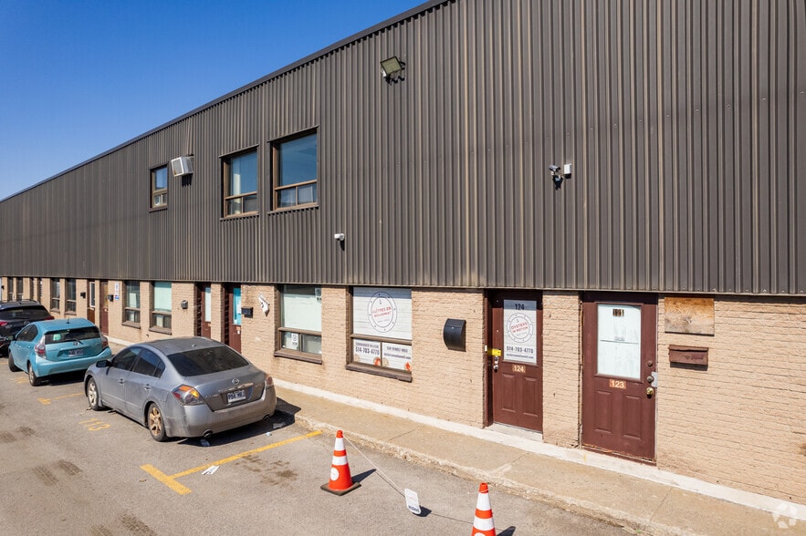 5473-5475 Av Royalmount, Mont-Royal, QC for lease - Building Photo - Image 3 of 12