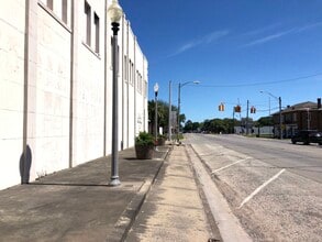 101 E Monseratte St, El Campo, TX for sale Building Photo- Image 2 of 22